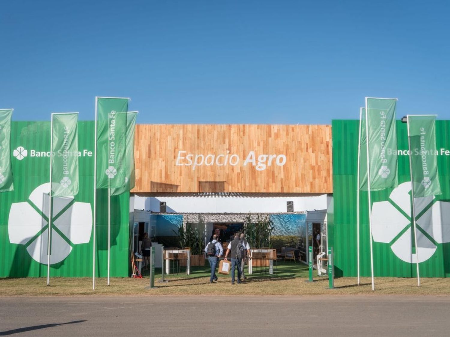 Banco Santa Fe recibió mas de 300 solicitudes de crédito por $38.000 millones en Expoagro 2025