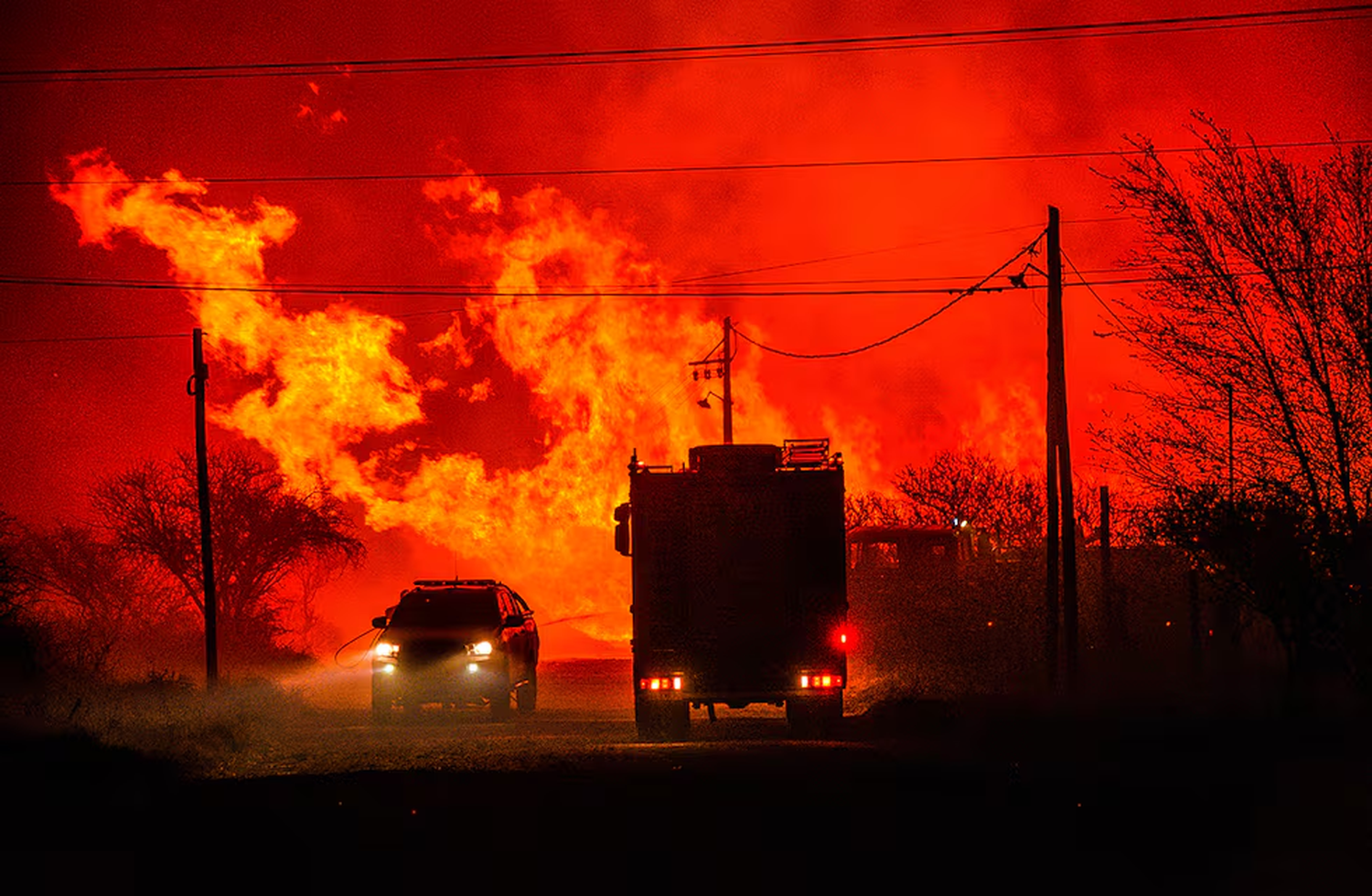 Bomberos combaten cuatro incendios en distintos puntos de la provincia: hay evacuados