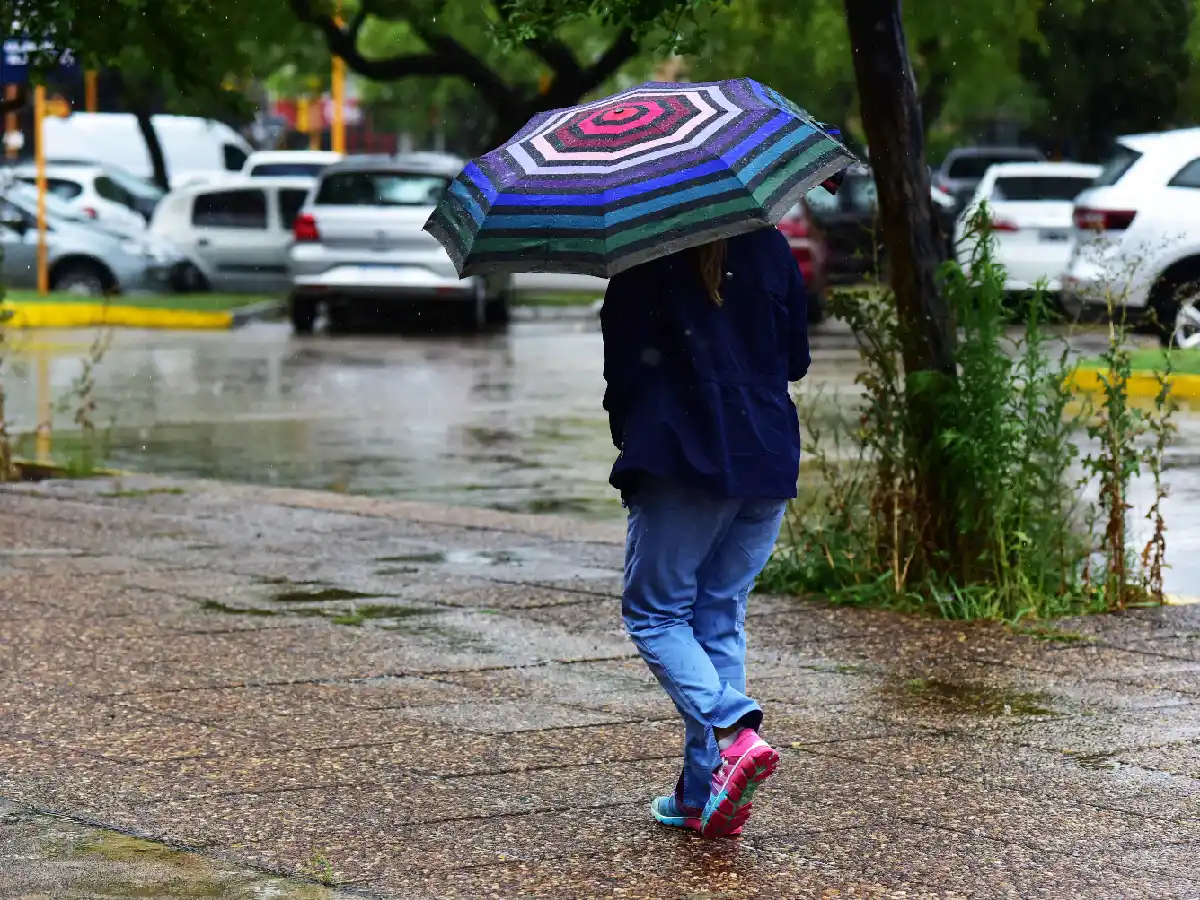 La lluvia seguirá al menos hasta el mediodía
