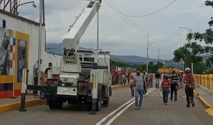 Todo listo para remover contenedores en puente internacional Simón Bolívar en el Táchira
