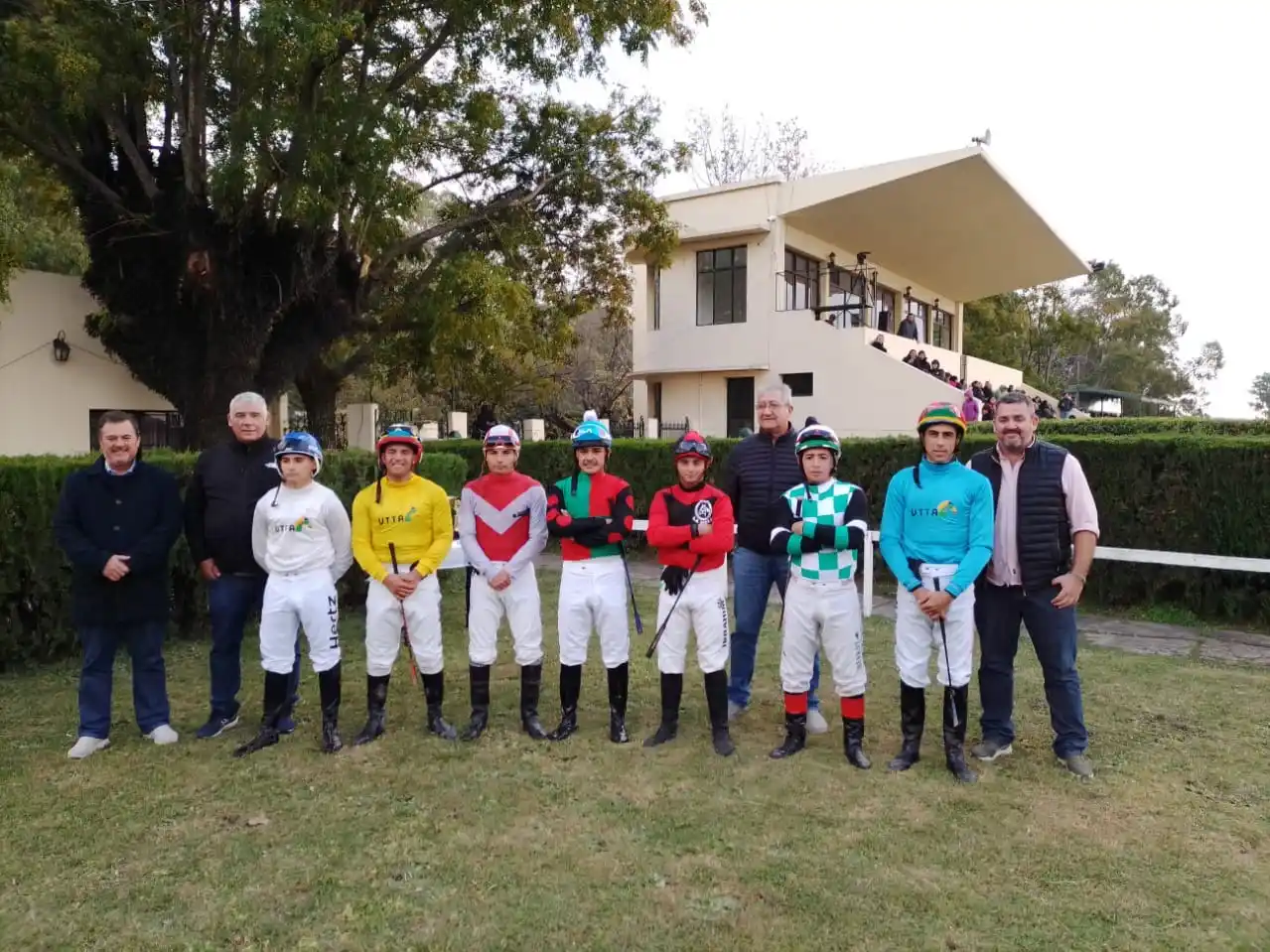 Turf: “El Negro Luis” brilló en el Gran Premio 25 de Mayo