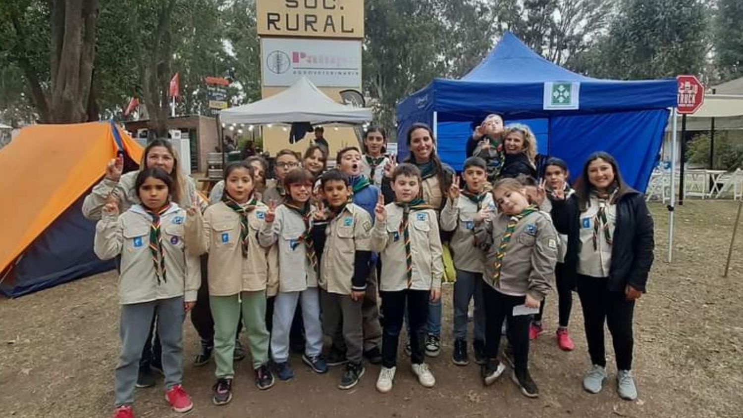 Parte de los integrantes del grupo en ExpoVenado 2023.