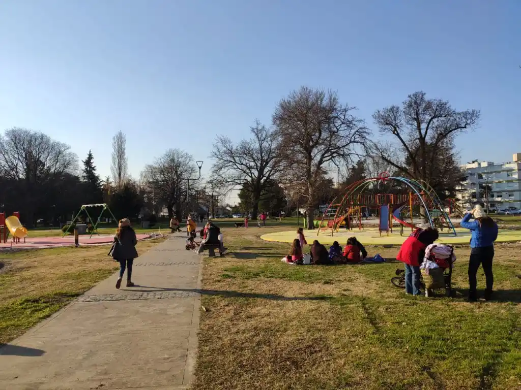 Recuerdan la recomendación que no se deben utilizar los juegos de las plazas públicas