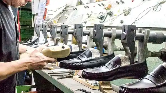 Provincia lanzó  tres líneas de créditos para acompañar el desarrollo de la industria del calzado en la provincia.