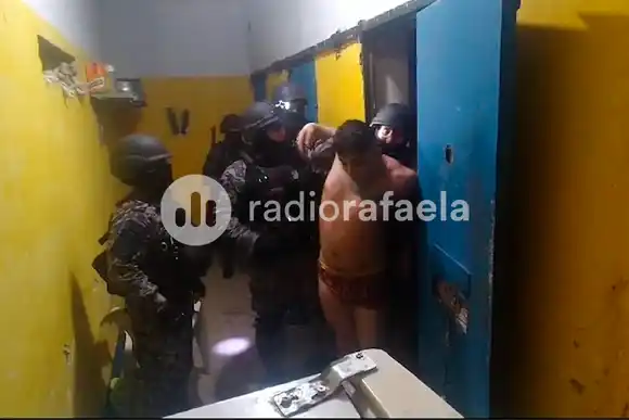 Fuerte operativo de control en la Cárcel de Coronda: reubicación de presos de alto perfil y secuestro de dispositivos electrónicos