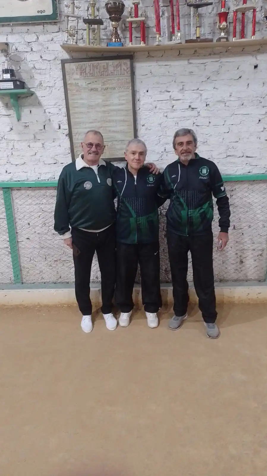 Francisco Sullivan, Fabián Varenna y Óscar Gogna, de Excursionistas A, son punteros del Oficial de Veteranos