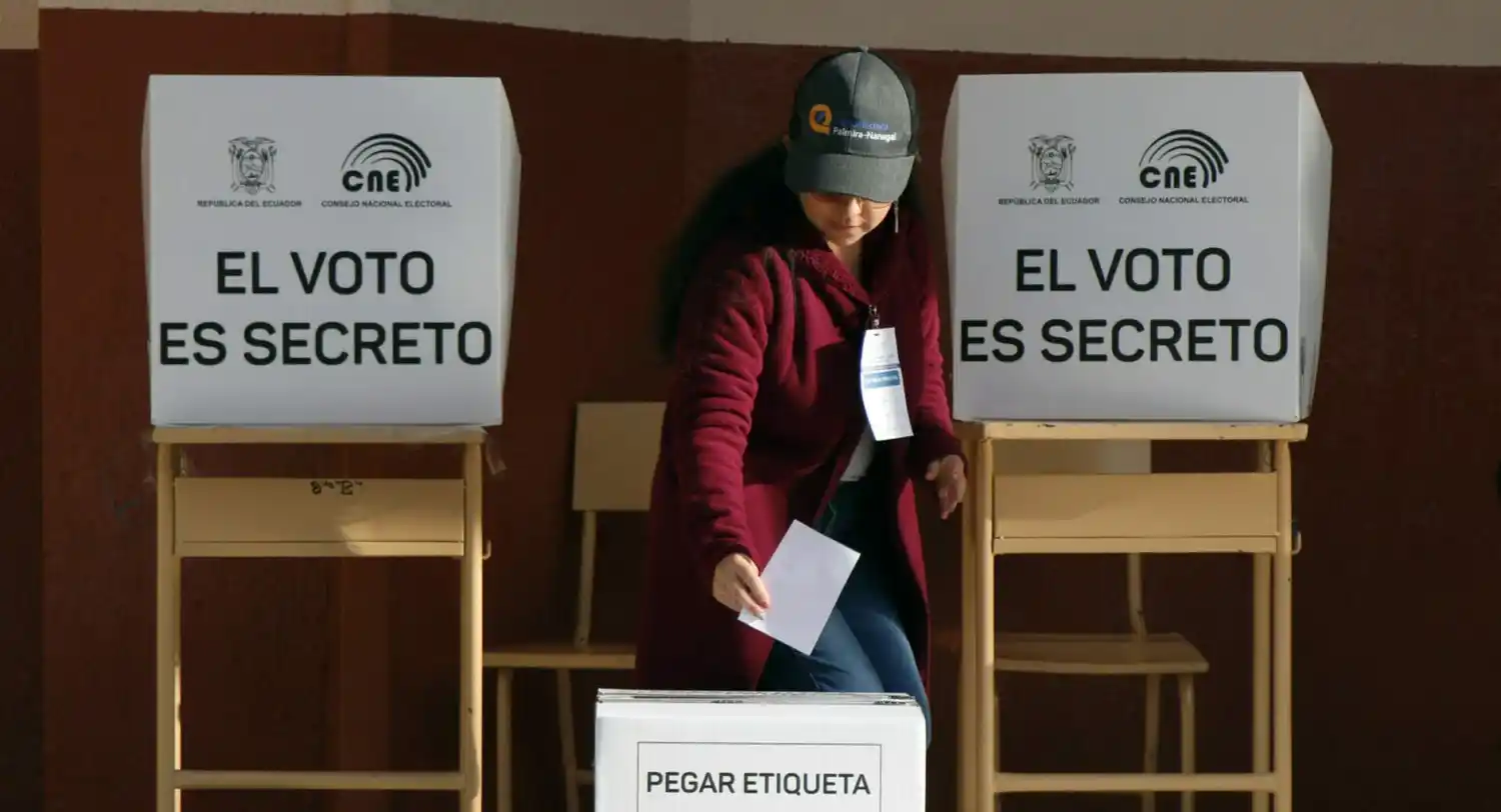 ECUADOR comienza a votar para elegir al presidente que gobernará hasta el 2025 (+FOTOS)