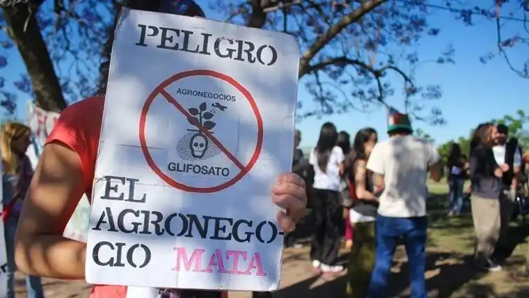 Paraná también prohibió el glifosato