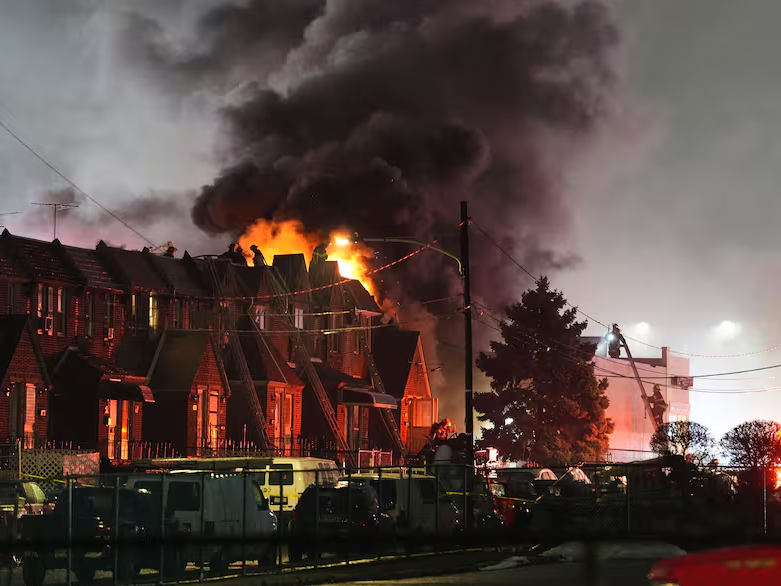 El accidente produzco el incendio de casas.