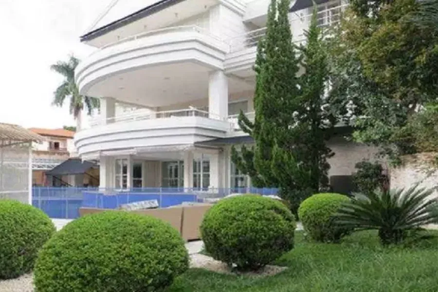 Fue dos veces campeón del mundo, llegó a tener 32 propiedades y ahora está al borde de la quiebra