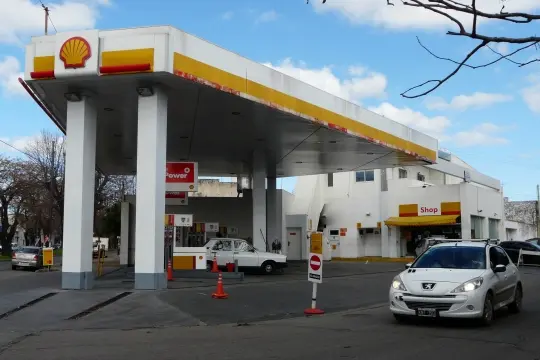 Oficializan suba de 4% de las naftas aunque estacioneros insisten con el atraso