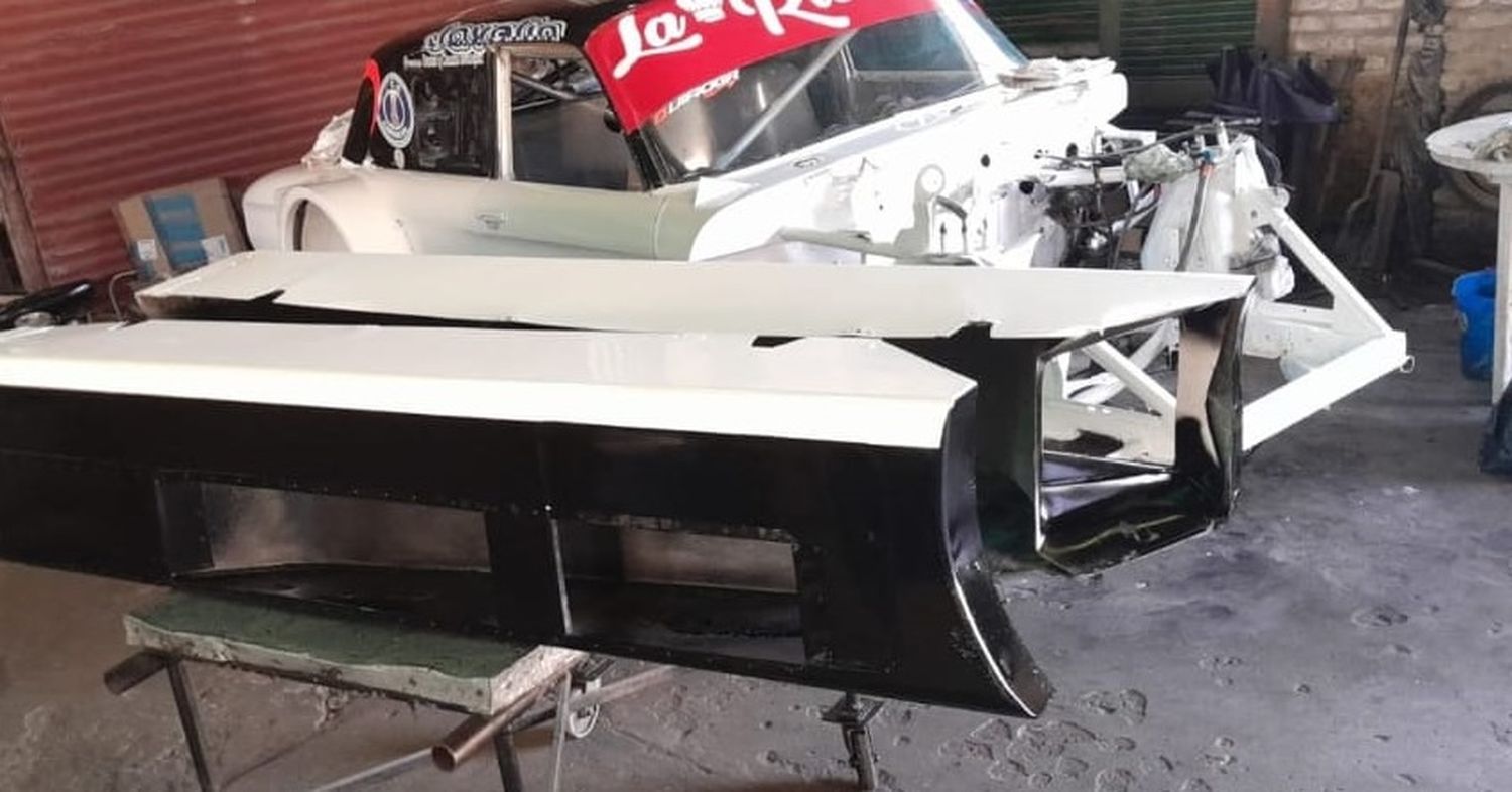 Ultiman detalles en el Ford de Raúl Cunqueiro