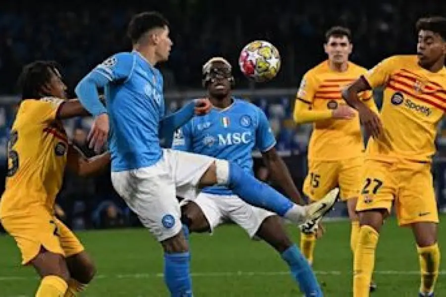 Empate de Napoli-Barcelona y Porto ganó en el descuento
