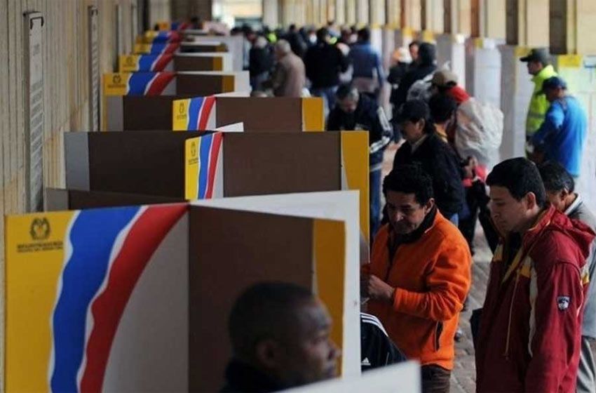 Colombia elige presidente en un claro duelo entre la izquierda y la derecha