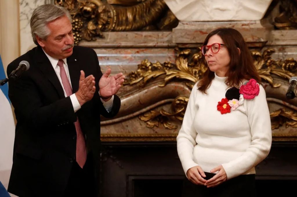 Para el Financial Times Batakis es “una ex funcionaria provincial relativamente desconocida”