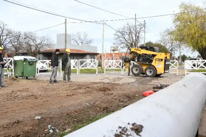 Corte de tránsito en Hipólito Yrigoyen por trabajos de conexión de la Cloaca Máxima en Barrio Jardín
