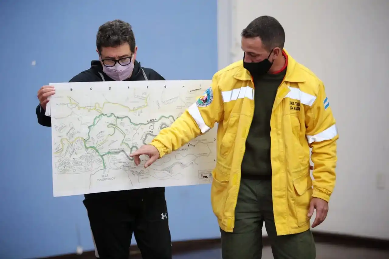 Ambiente de Nación despliega más recursos para controlar incendios forestales ante la emergencia hídrica