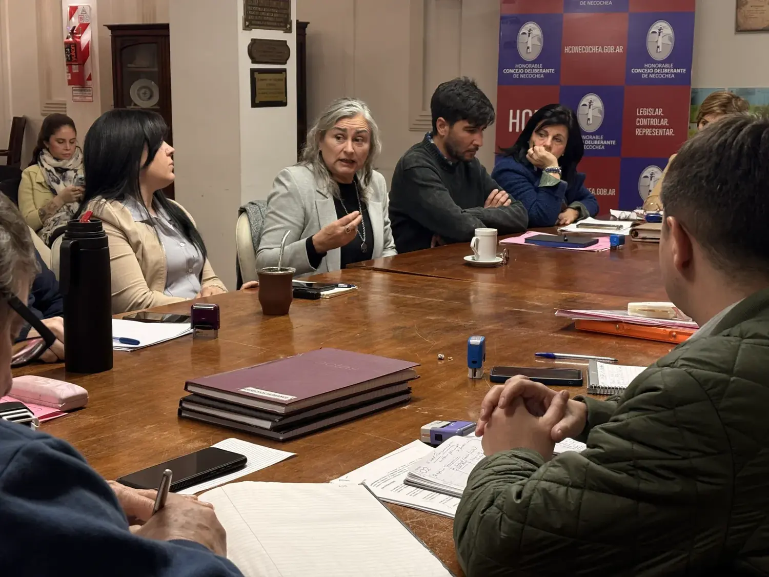 Visita. La de la jueza de Garantías Aida Lhez al Concejo, a quien Jensen Menna agradeció por haber concurrido