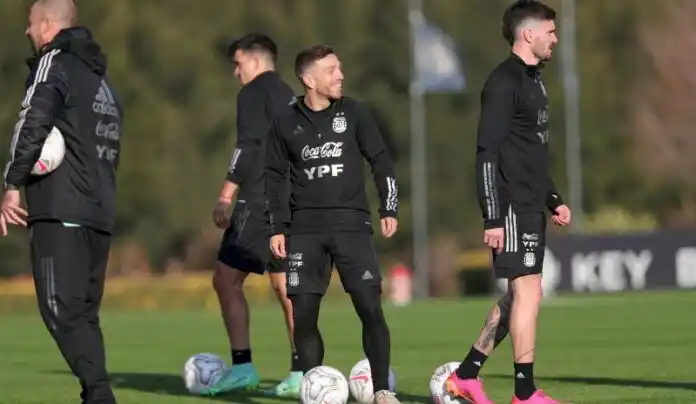 Copa América: Scaloni mantiene tres dudas para el sábado