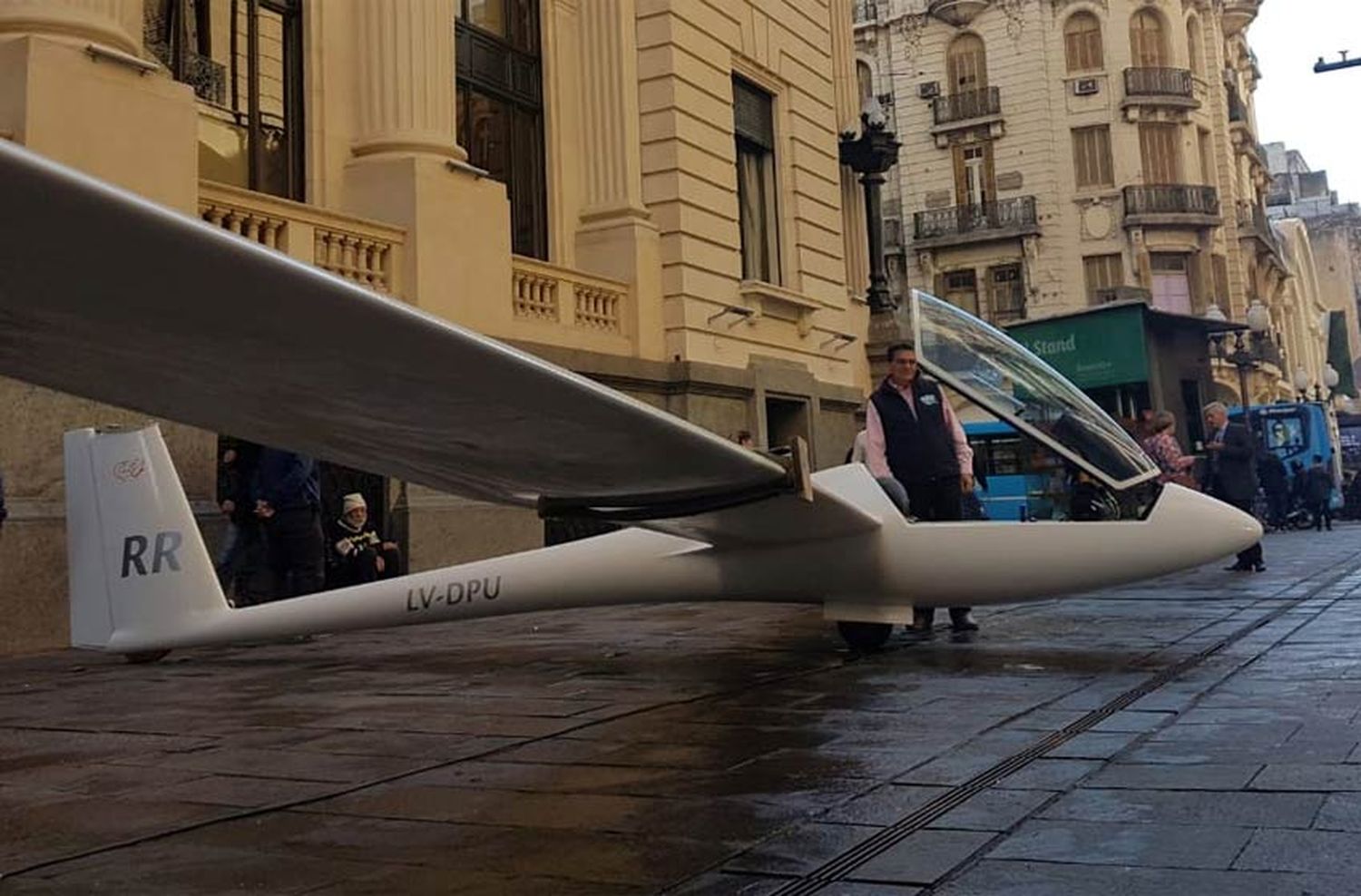 Rosario Vuela 2019: aviones invaden el cielo rosarino para los fanáticos del aire