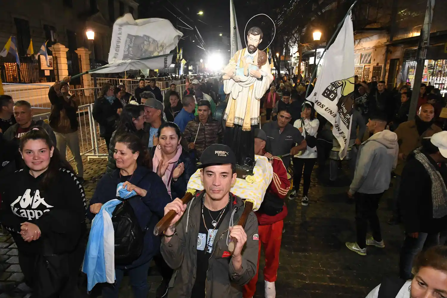Miles de fieles de toda la Provincia asisten a la celebración de San Cayetano, patrono "del pan y del trabajo"