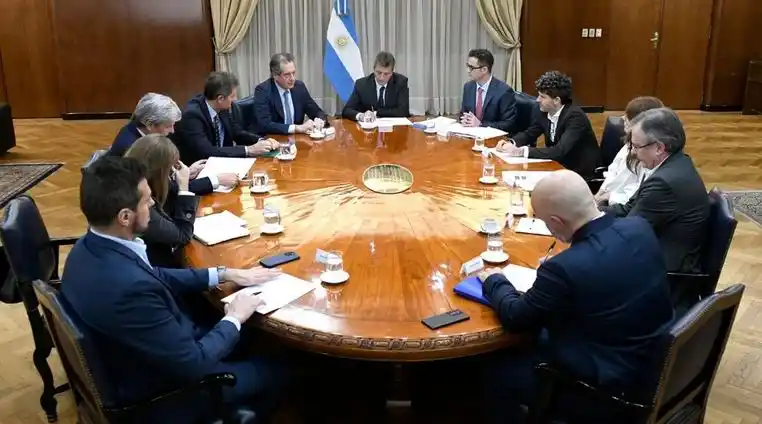 Massa reducirá impuestos a tres sectores para que generen más dólares