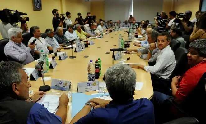 Los "gordos" y los "independientes" de la CGT dejan solo a Moyano