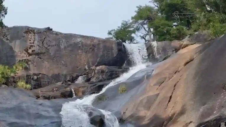 Tragedia en Bariloche: una turista murió tras arrojarse por una cascada