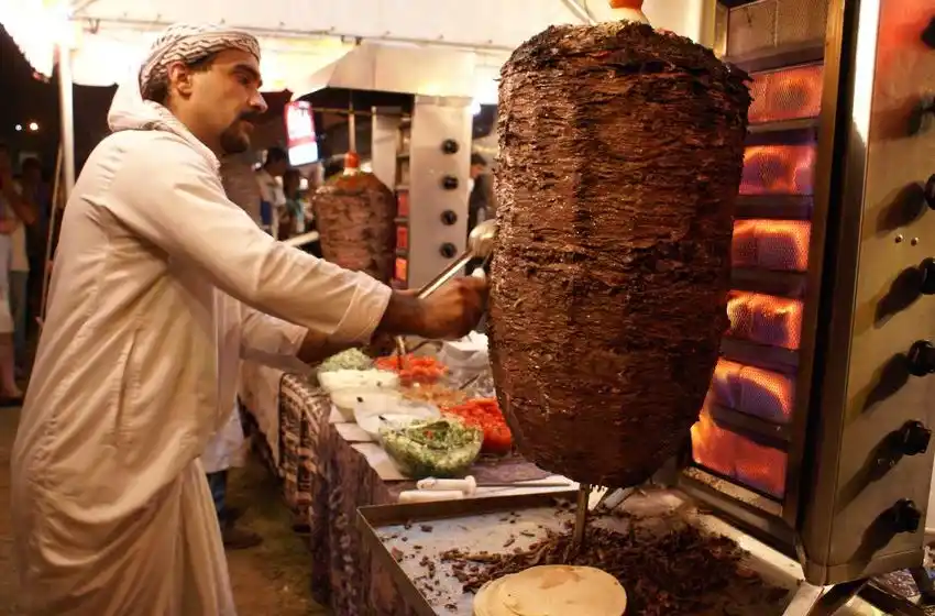 Treinta destinos para conocer con el paladar en la Feria de las Colectividades
