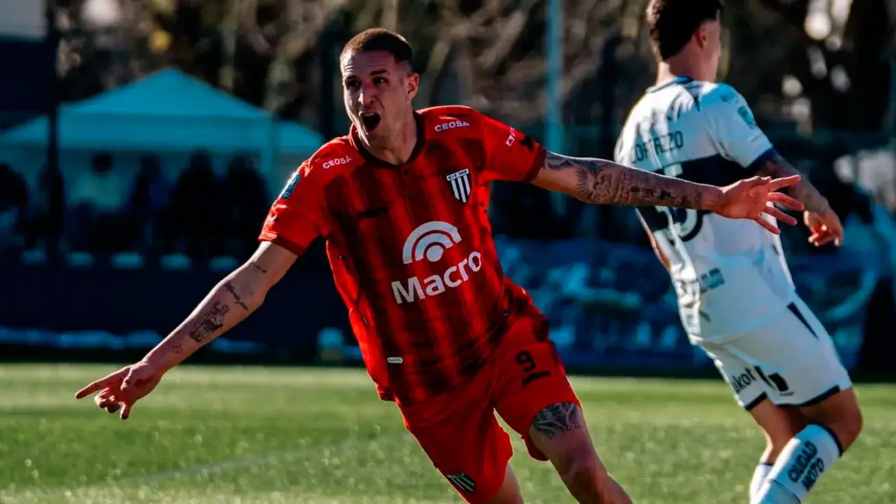 Módica fue autor de los tres goles de los mendocinos.