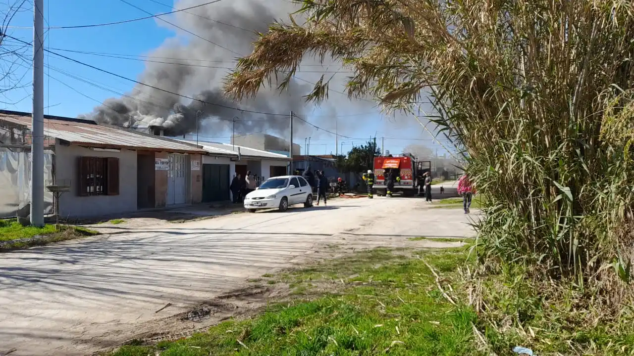 Una unidad de Bomberos acudió a la zona.
