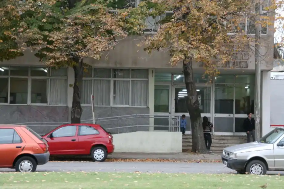 Robaron computadoras del edificio de la Escuela de Educación Media Nº 1