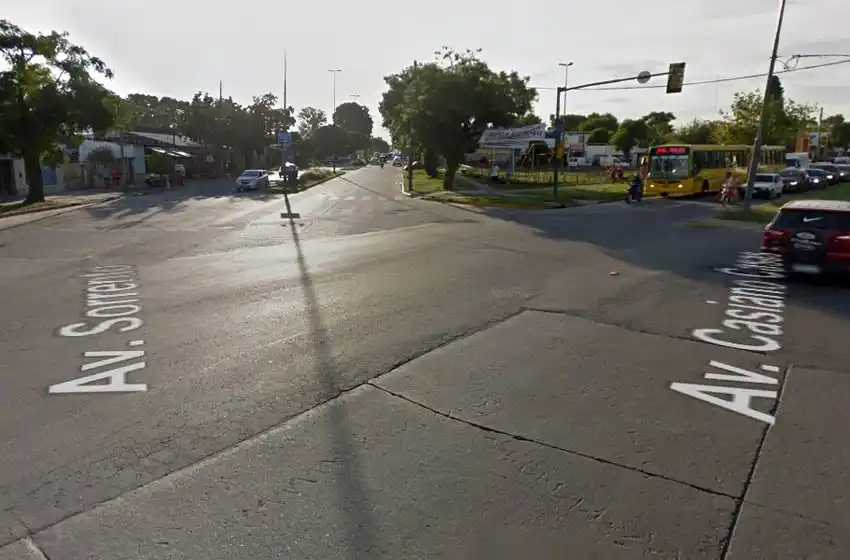 Pasaron en moto, dispararon y huyeron: dos jóvenes están graves tras un ataque a balazos en zona norte