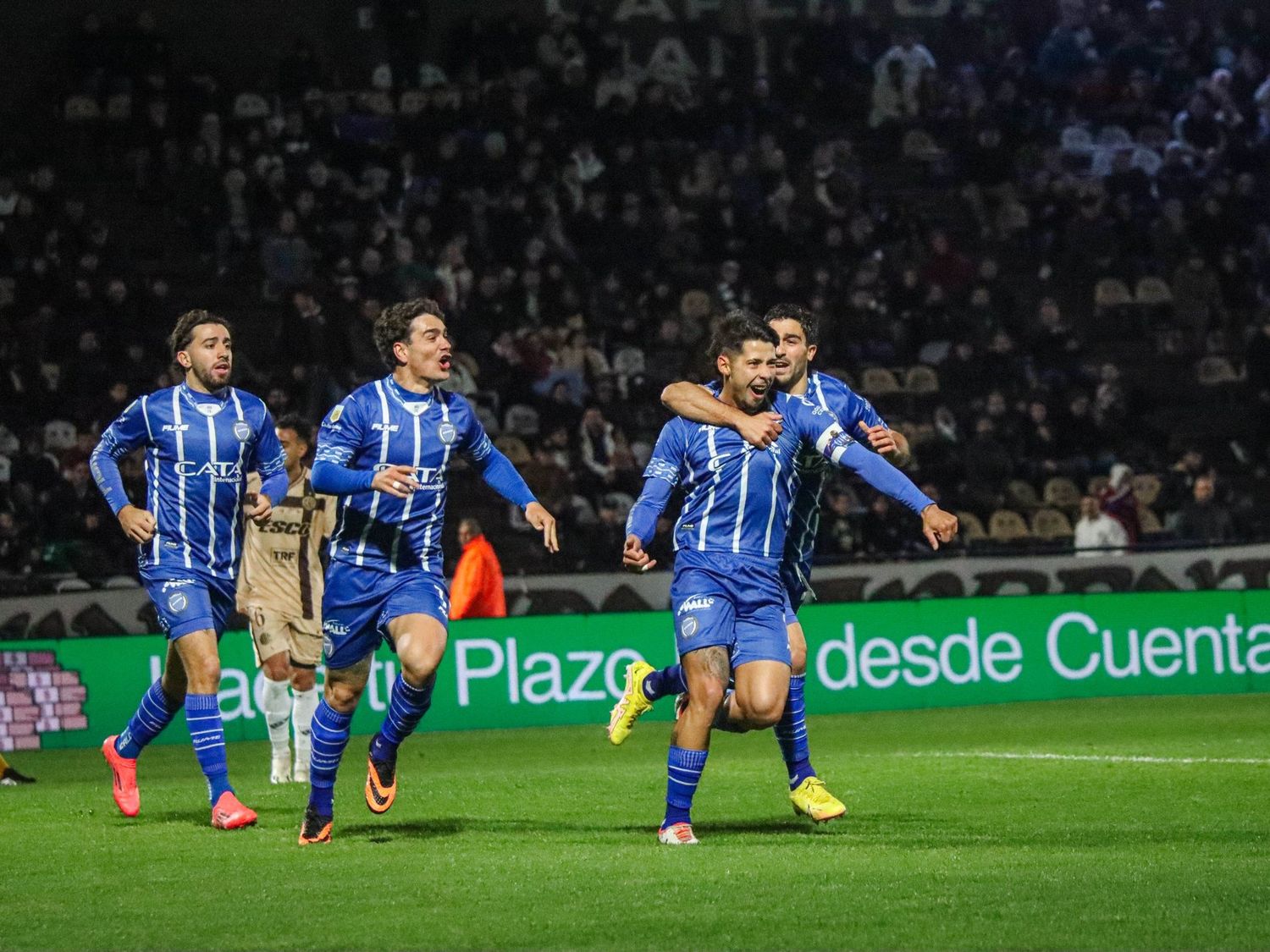 Godoy Cruz sorprendió a Platense de visitante