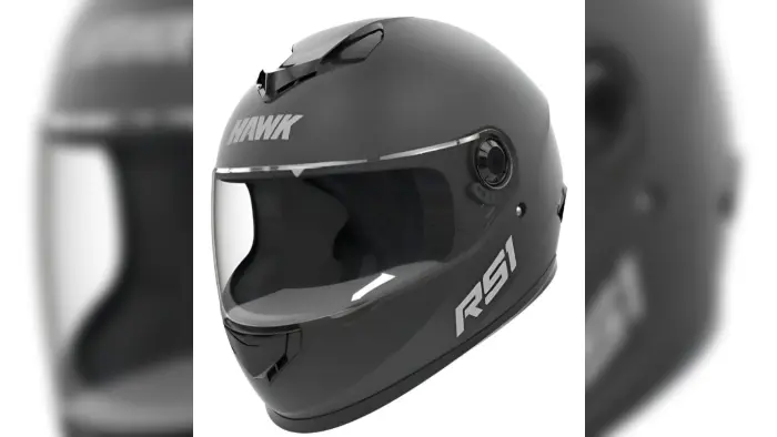 Emilia busca este casco