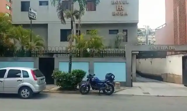 DESPUÉS DE UN TRÍO: Hallaron cadáver de una mujer en un hotel en Chacao