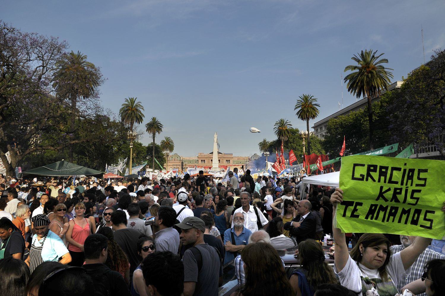 Miles de militantes despidieron a Cristina tras su último acto como Presidenta