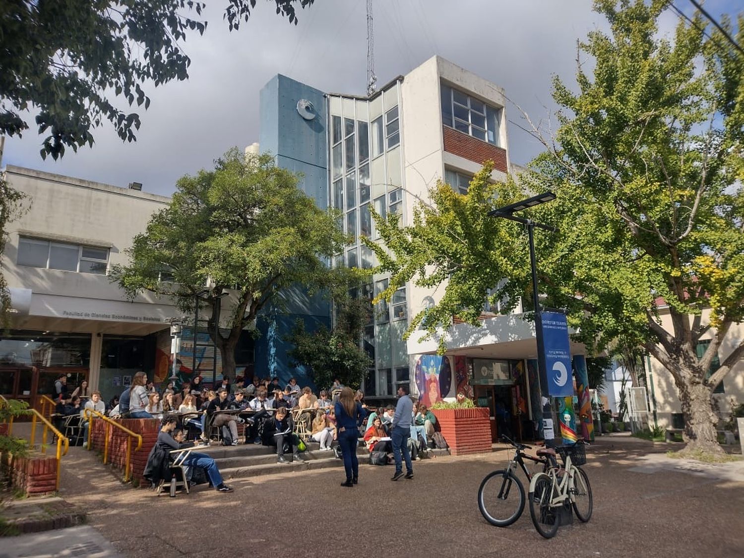Camuzzi y la UNMDP lanzan "Rediseña", un concurso para transformar plástico reciclado en soluciones urbanas