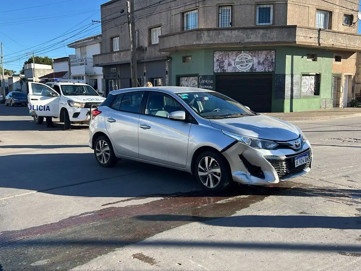 Sólo daños materiales, se registraron en el vehículo marca Toyota Yaris
