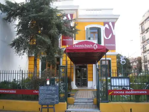 Cuatro delincuentes asaltaron restaurant en Vicente López