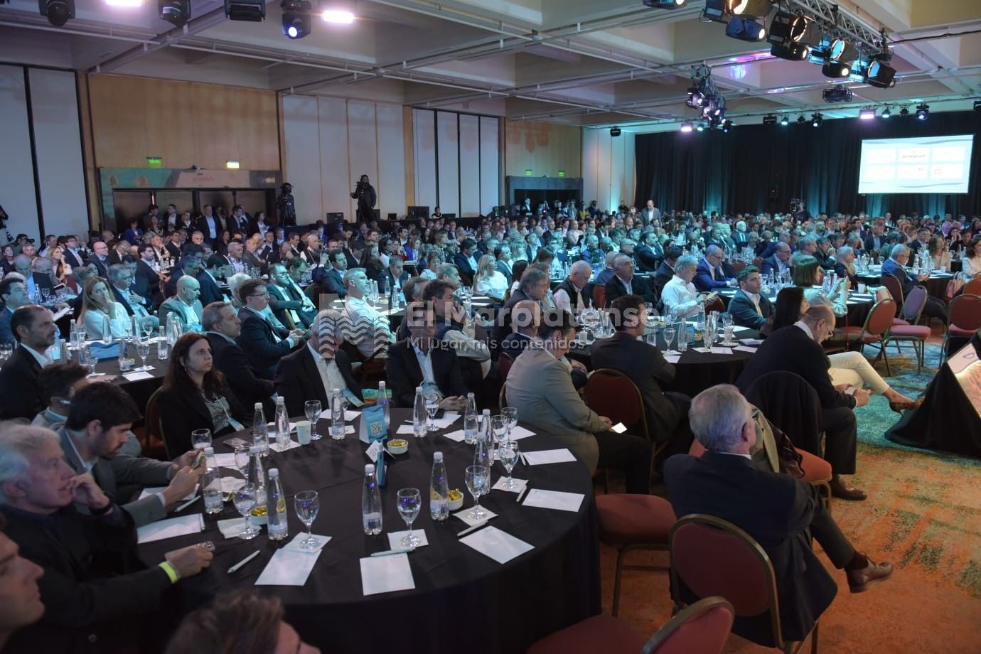 Imagen del Coloquio que se realiza en las instalaciones del Hotel Sheraton.