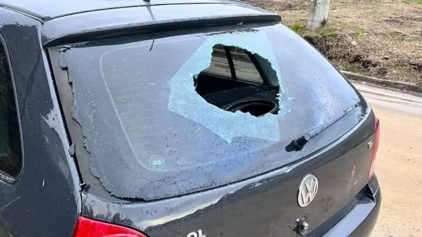 Rompieron 35 parabrisas a vecinos de Tandil: Deben pagarle los daños a los damnificados