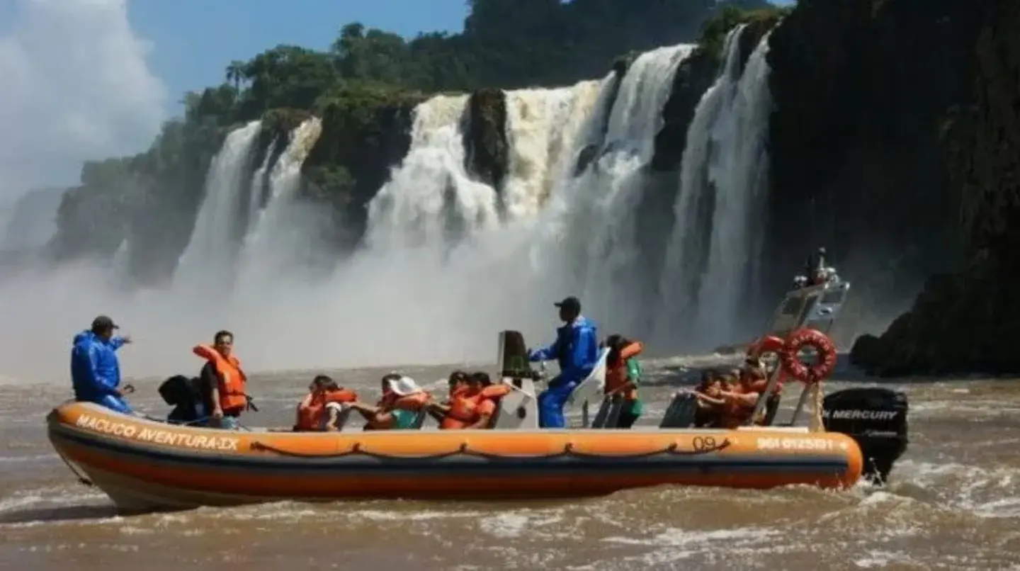 Tragedia en las Cataratas: murió un turista neerlandés tras volcar una lancha durante una excursión