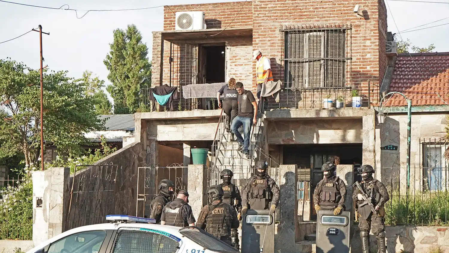 Amplio. Despliegue policial para atrapar a la considerada responsable de un asesinato resonante y vinculado con la droga