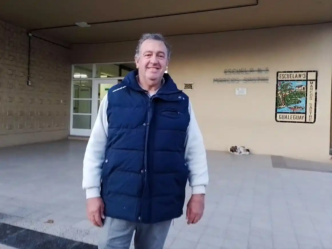 Luis Estapé se jubiló como ordenanza de la ESJA "Roberto Epele".