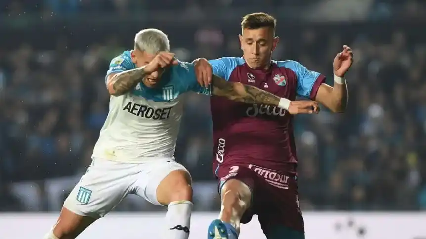 Racing empató con Arsenal y se alejó de la cima