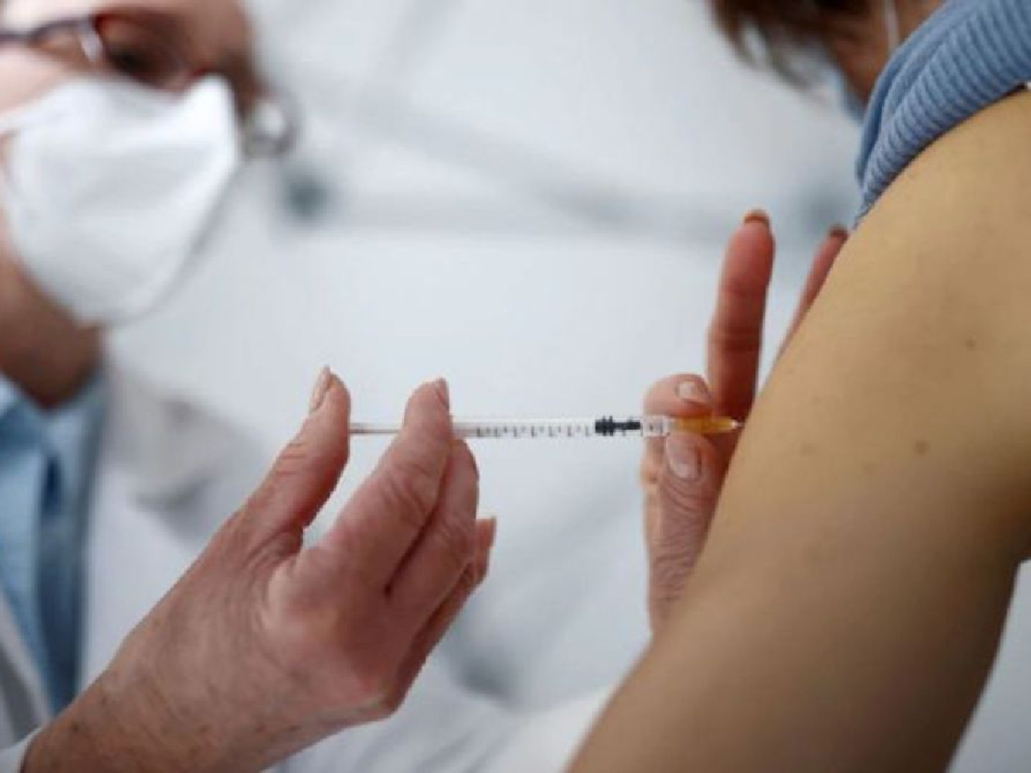 ¿Quiénes recibirán la cuarta dosis de la vacuna contra la covid?