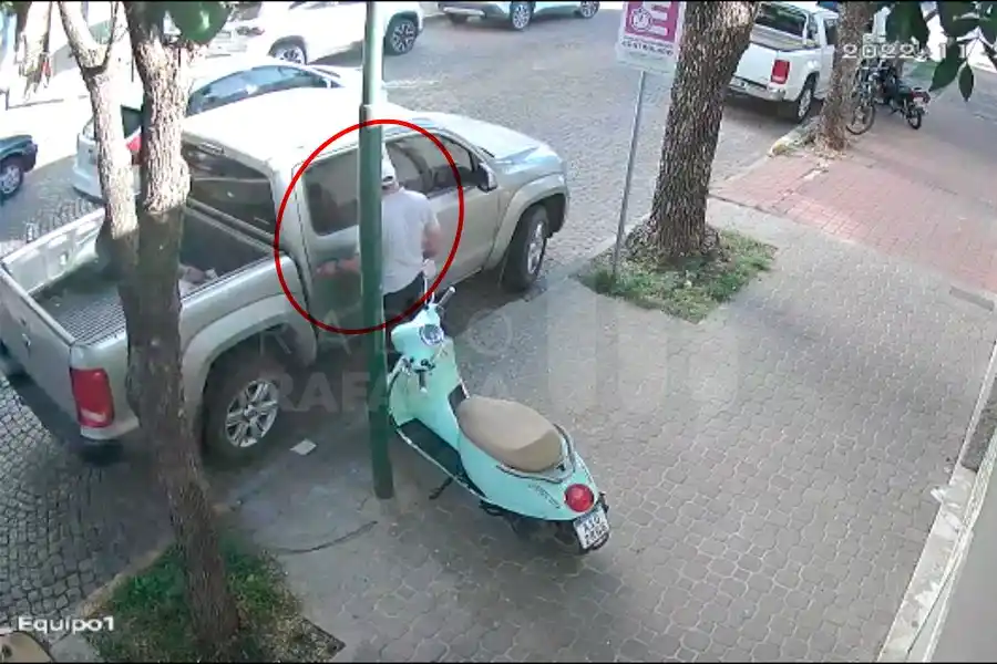 VIDEO | Cinco minutos bastaron para que, con inhibidor de frecuencias, le robaran $250.000 de la camioneta