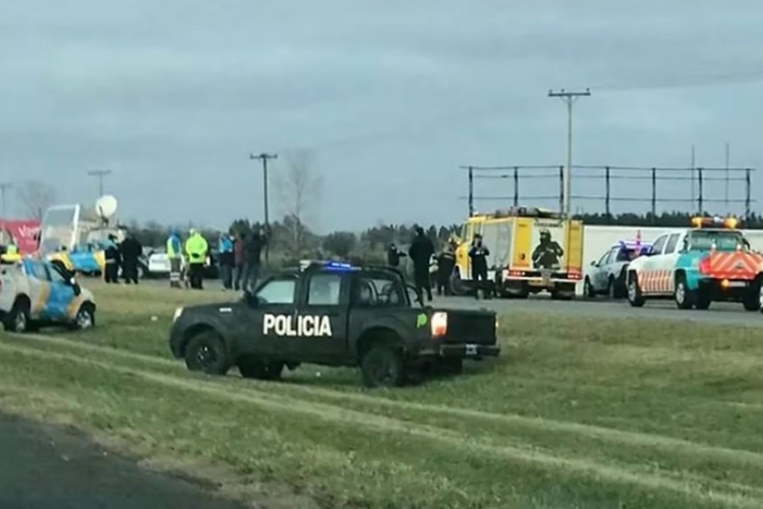 Dos muertos y cinco heridos por un choque entre un micro y un auto en un accidente fatal 