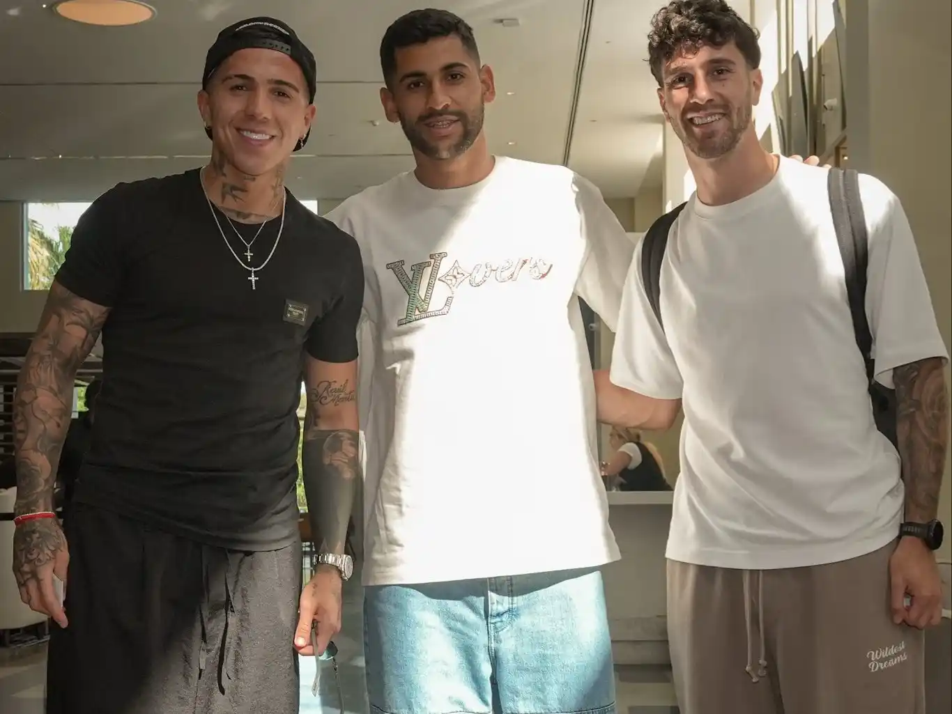 Llegaron los primeros tres convocados a Miami: Enzo, el Cuti y Senesi .Foto:@Argentina